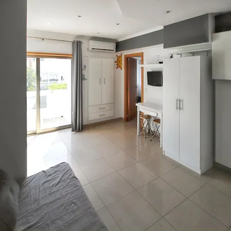 Comfortable In - 20 M² - Pleasant Balcony Албуфейра