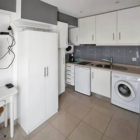 Διαμέρισμα Comfortable In - 20 M² - Pleasant Balcony