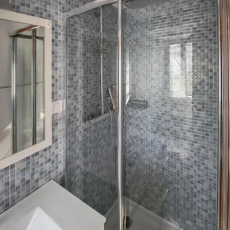 Comfortable In - 20 M² - Pleasant Balcony Apartament *