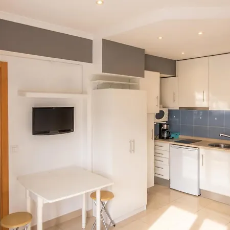 Comfortable In - 20 M² - Pleasant Balcony 公寓