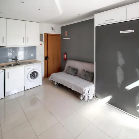 Comfortable In - 20 M² - Pleasant Balcony شقة