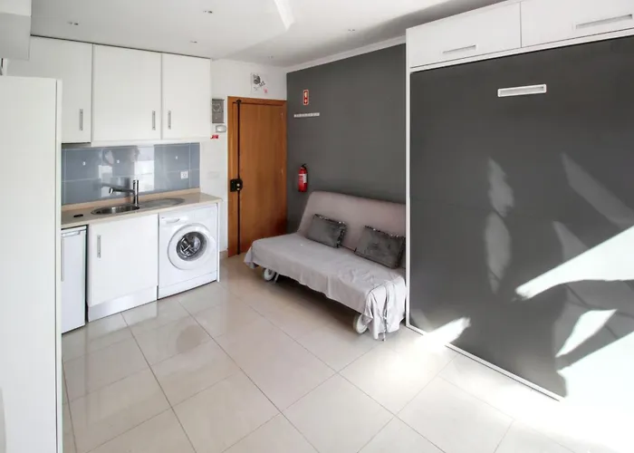 Comfortable In - 20 M² - Pleasant Balcony 公寓