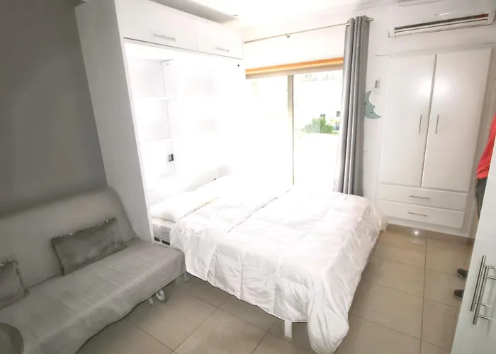 Comfortable In - 20 M² - Pleasant Balcony 阿尔布费拉